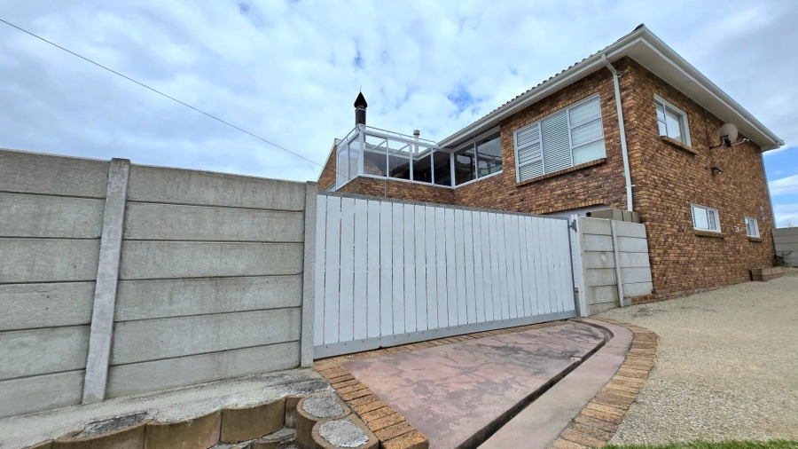 4 Bedroom Property for Sale in Kleinbaai Western Cape